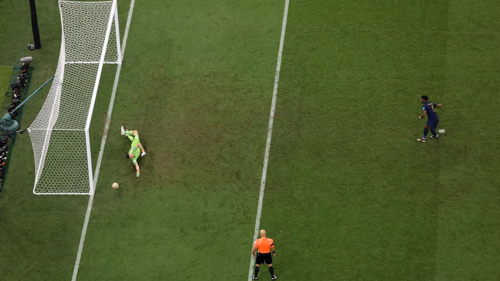 emi-martinez-the-sly-penalty-sorcerer-who-stole-the-world-cup-final-image-0