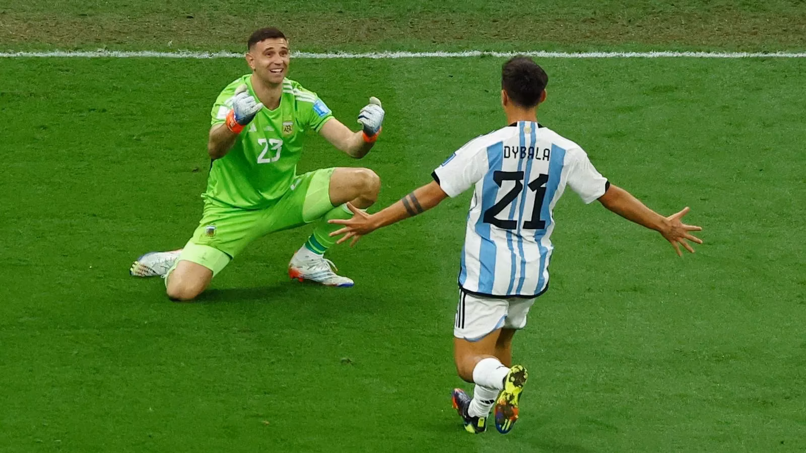 the-art-of-mind-games-how-emi-martinez-mastered-the-world-cup-final-shootout-image-0