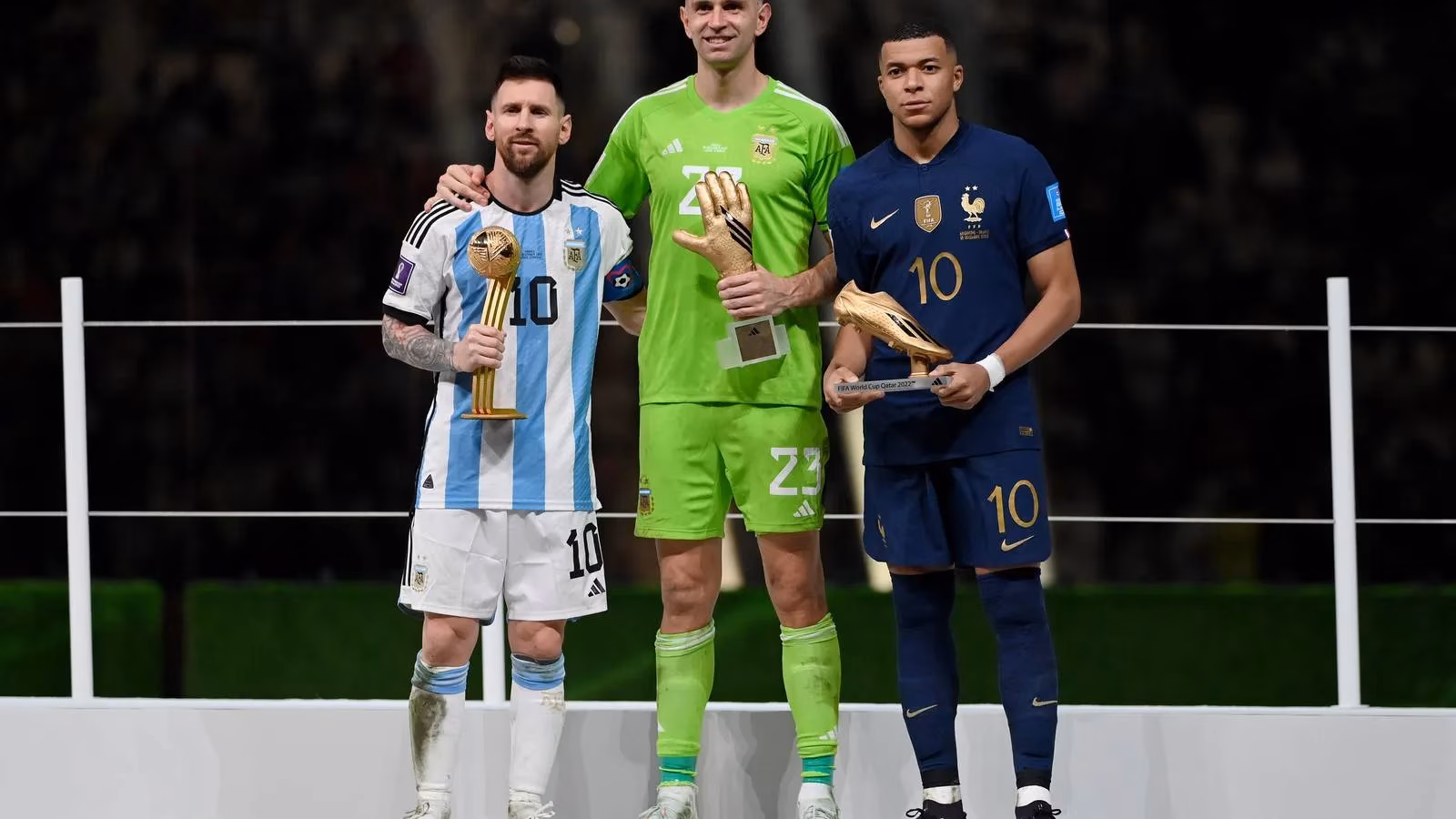 the-psychology-of-a-goalkeeper-how-emiliano-martinez-turned-the-beautiful-game-into-mind-games-image-0